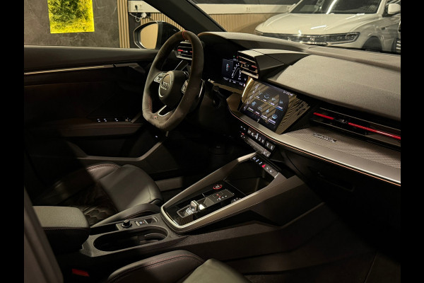 Audi RS3 Limousine GERESERVEERD 2.5 TFSI RS 3 quattro|PANO|MASSAGE|B&O|ACC|MEMORY|CARPLAY|DEALER ONDERHOUDEN|KEMORA GREY|400PK|