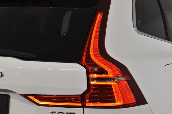 Volvo XC60 T8 390PK Automaat Recharge AWD Inscription / Intellisafe / Panoramadak / head-up display / Camera achter / Donker glas achter