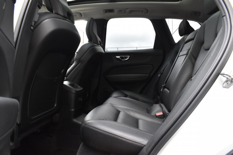 Volvo XC60 T8 390PK Automaat Recharge AWD Inscription / Intellisafe / Panoramadak / head-up display / Camera achter / Donker glas achter