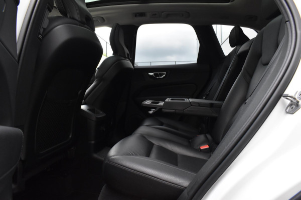 Volvo XC60 T8 390PK Automaat Recharge AWD Inscription / Intellisafe / Panoramadak / head-up display / Camera achter / Donker glas achter