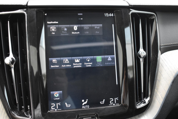 Volvo XC60 T8 390PK Automaat Recharge AWD Inscription / Intellisafe / Panoramadak / head-up display / Camera achter / Donker glas achter