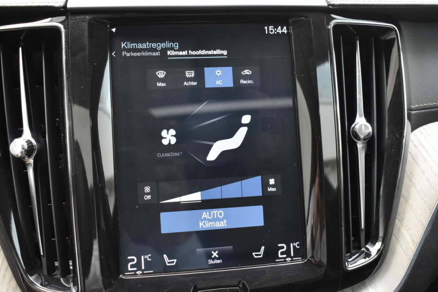 Volvo XC60 T8 390PK Automaat Recharge AWD Inscription / Intellisafe / Panoramadak / head-up display / Camera achter / Donker glas achter