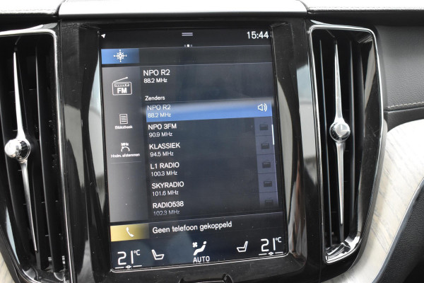 Volvo XC60 T8 390PK Automaat Recharge AWD Inscription / Intellisafe / Panoramadak / head-up display / Camera achter / Donker glas achter