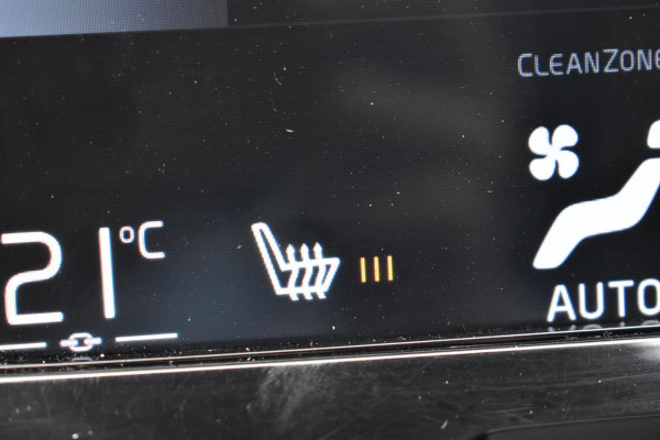 Volvo XC60 T8 390PK Automaat Recharge AWD Inscription / Intellisafe / Panoramadak / head-up display / Camera achter / Donker glas achter