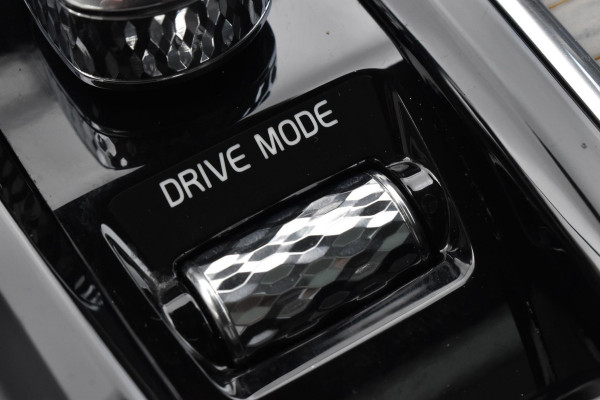 Volvo XC60 T8 390PK Automaat Recharge AWD Inscription / Intellisafe / Panoramadak / head-up display / Camera achter / Donker glas achter