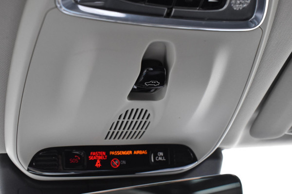 Volvo XC60 T8 390PK Automaat Recharge AWD Inscription / Intellisafe / Panoramadak / head-up display / Camera achter / Donker glas achter