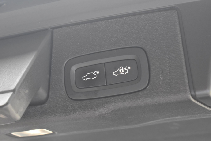 Volvo XC60 T8 390PK Automaat Recharge AWD Inscription / Intellisafe / Panoramadak / head-up display / Camera achter / Donker glas achter