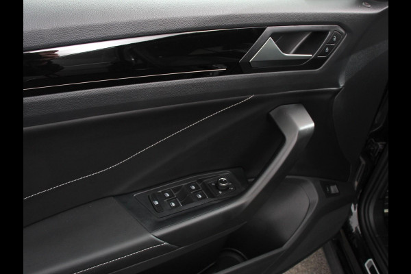 Volkswagen T-Roc 1.5 TSI DSG R-Line Climate control | Adaptieve cruise control | LED | Navigatie | Achteruitrijcamera | Parkeersensoren | Apple Carplay/ Android Auto | Radio