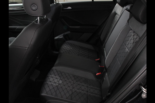 Volkswagen T-Roc 1.5 TSI DSG R-Line Climate control | Adaptieve cruise control | LED | Navigatie | Achteruitrijcamera | Parkeersensoren | Apple Carplay/ Android Auto | Radio
