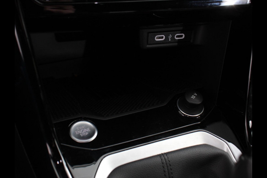 Volkswagen T-Roc 1.5 TSI DSG R-Line Climate control | Adaptieve cruise control | LED | Navigatie | Achteruitrijcamera | Parkeersensoren | Apple Carplay/ Android Auto | Radio