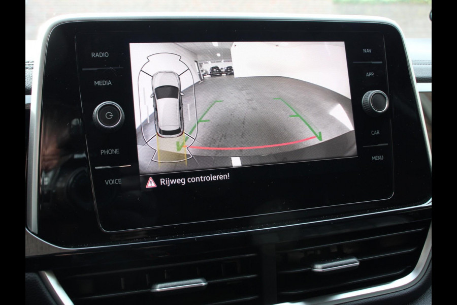 Volkswagen T-Roc 1.5 TSI DSG R-Line Climate control | Adaptieve cruise control | LED | Navigatie | Achteruitrijcamera | Parkeersensoren | Apple Carplay/ Android Auto | Radio