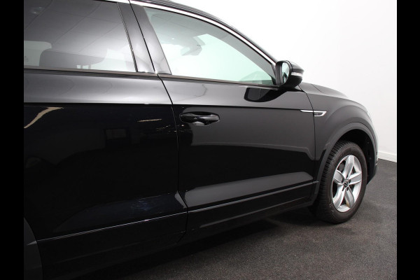 Volkswagen T-Roc 1.5 TSI DSG R-Line Climate control | Adaptieve cruise control | LED | Navigatie | Achteruitrijcamera | Parkeersensoren | Apple Carplay/ Android Auto | Radio