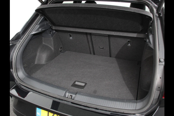 Volkswagen T-Roc 1.5 TSI DSG R-Line Climate control | Adaptieve cruise control | LED | Navigatie | Achteruitrijcamera | Parkeersensoren | Apple Carplay/ Android Auto | Radio
