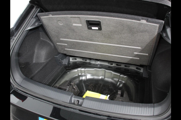 Volkswagen T-Roc 1.5 TSI DSG R-Line Climate control | Adaptieve cruise control | LED | Navigatie | Achteruitrijcamera | Parkeersensoren | Apple Carplay/ Android Auto | Radio