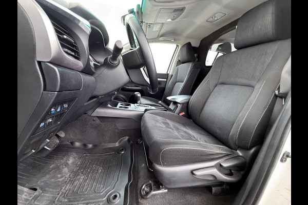 Toyota Hilux 2.4 D-4D 4WD AUT-6 Double Cab Professional Lier Canopy Hardtop (Huif) Trekhaak Navi* via Apple Carplay Android Auto Ecc Camera A Lane Assist Inbouw Kasten Bluetooth AWD EURO6 400Nm *3.500kg Trekvermogen* 1e Eigenaar Dealeronderhouden Origineel Nederlandse Auto