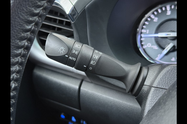 Toyota Hilux 2.4 D-4D 4WD AUT-6 Double Cab Professional Lier Canopy Hardtop (Huif) Trekhaak Navi* via Apple Carplay Android Auto Ecc Camera A Lane Assist Inbouw Kasten Bluetooth AWD EURO6 400Nm *3.500kg Trekvermogen* 1e Eigenaar Dealeronderhouden Origineel Nederlandse Auto