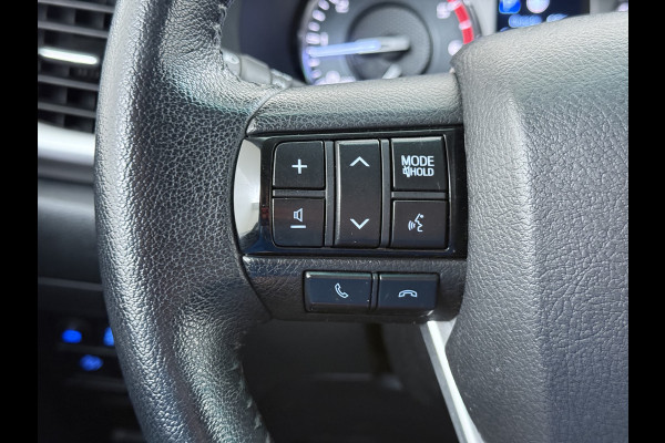 Toyota Hilux 2.4 D-4D 4WD AUT-6 Double Cab Professional Lier Canopy Hardtop (Huif) Trekhaak Navi* via Apple Carplay Android Auto Ecc Camera A Lane Assist Inbouw Kasten Bluetooth AWD EURO6 400Nm *3.500kg Trekvermogen* 1e Eigenaar Dealeronderhouden Origineel Nederlandse Auto