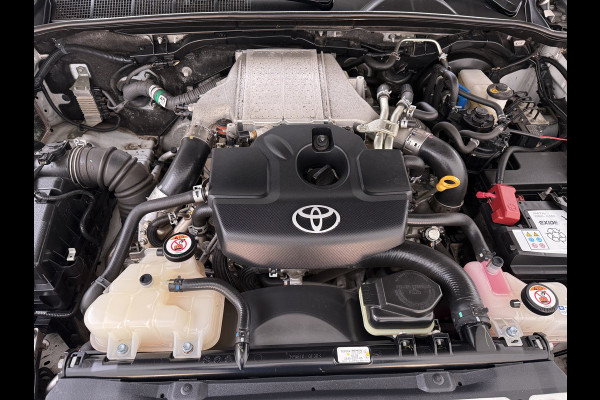 Toyota Hilux 2.4 D-4D 4WD AUT-6 Double Cab Professional Lier Canopy Hardtop (Huif) Trekhaak Navi* via Apple Carplay Android Auto Ecc Camera A Lane Assist Inbouw Kasten Bluetooth AWD EURO6 400Nm *3.500kg Trekvermogen* 1e Eigenaar Dealeronderhouden Origineel Nederlandse Auto