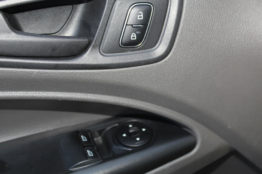 Ford Transit Connect 1.0-100pk Ecoboost Lengte 2 Trend. Dames, heren ondernemers èn particulieren LET OP, UNIEK: 100pk benzine uitv. ! Airco, beklede laadruimte, schuifdeur re., spiegels verwarmb., telefoonvoorb., pdc achter, 4x all season banden etc.