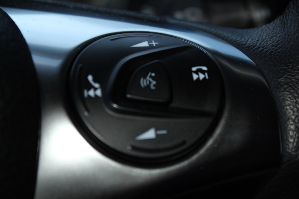 Ford Transit Connect 1.0-100pk Ecoboost Lengte 2 Trend. Dames, heren ondernemers èn particulieren LET OP, UNIEK: 100pk benzine uitv. ! Airco, beklede laadruimte, schuifdeur re., spiegels verwarmb., telefoonvoorb., pdc achter, 4x all season banden etc.