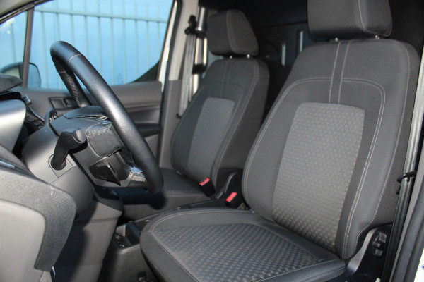 Ford Transit Connect 1.0-100pk Ecoboost Lengte 2 Trend. Dames, heren ondernemers èn particulieren LET OP, UNIEK: 100pk benzine uitv. ! Airco, beklede laadruimte, schuifdeur re., spiegels verwarmb., telefoonvoorb., pdc achter, 4x all season banden etc.