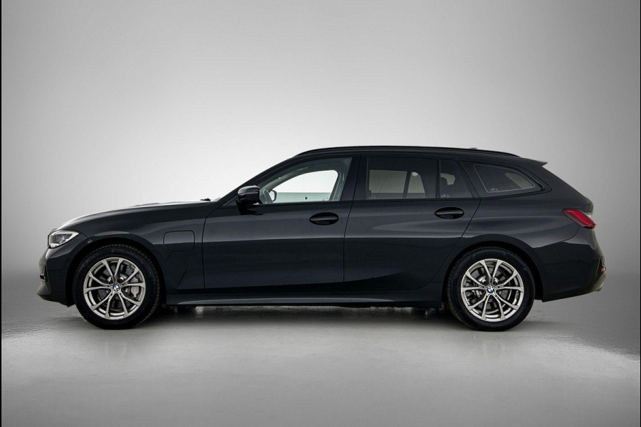 BMW 3 Serie Touring 330e High Executive Black Line | Sport Line | TREKHAAK | CARPLAY