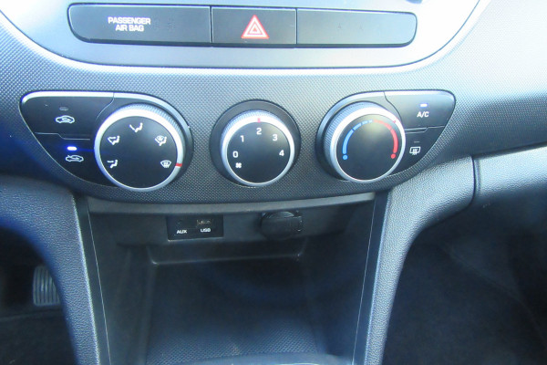 Hyundai i10 1.0i i-Motion, Airco, 4 Seizoenenbanden