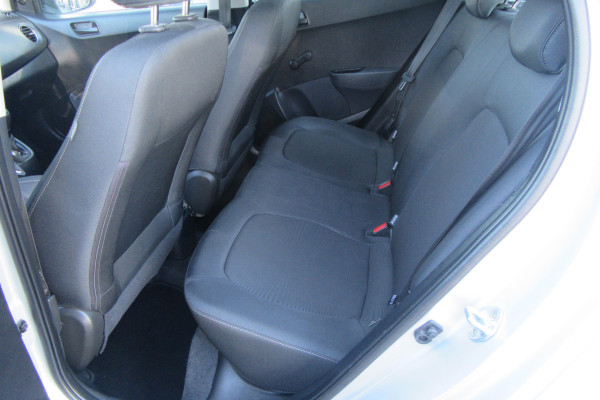 Hyundai i10 1.0i i-Motion, Airco, 4 Seizoenenbanden