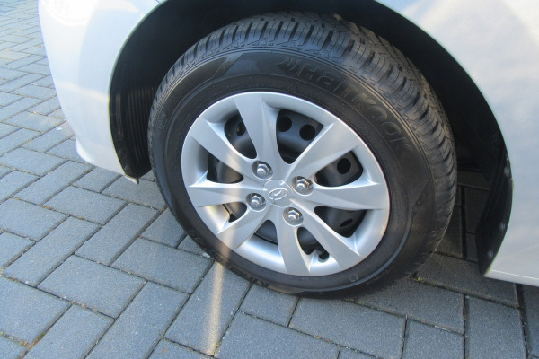 Hyundai i10 1.0i i-Motion, Airco, 4 Seizoenenbanden