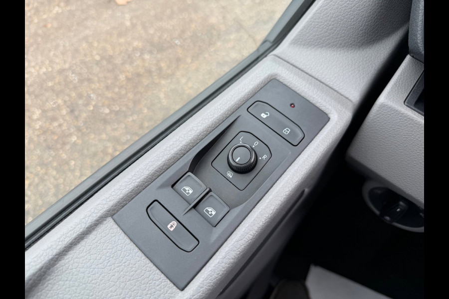 Volkswagen Transporter 2.0 TDI L1H1 / Trekhaak / 3 zits / Cruise / Airco