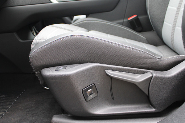 Opel Grandland 1.6 Turbo Plug-in-Hybrid Ultimate | Panoramadak | Trekhaak | Head-Up | FOCAL