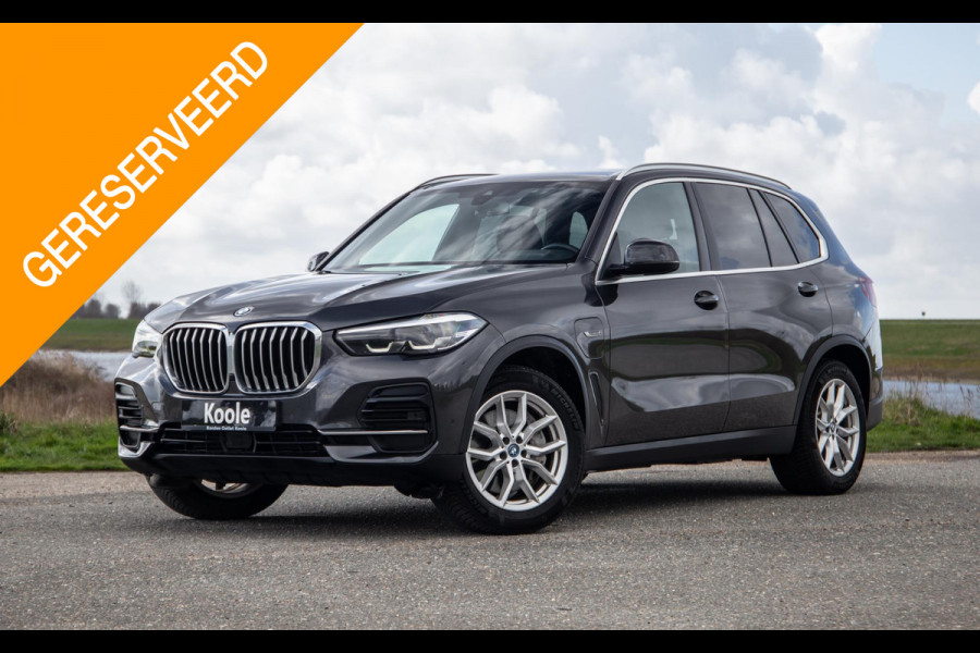 BMW X5 xDrive45e CARPLAY  / CAMERA / DEALER ONDERHOUDEN / BRUIN LEER / STOELVERWARMING