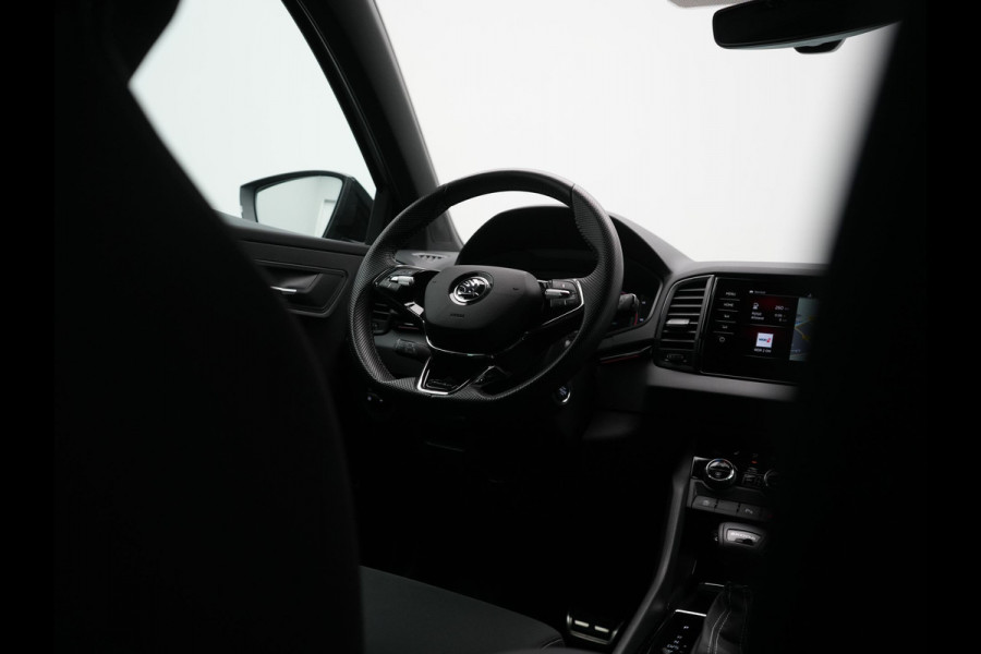 Škoda Karoq 1.5 TSI ACT Sportline Business DSG 150pk | Adaptive Cruise | Camera | Matrix LED | RS Sportstoelen Verwarmd | 18"L.M | Adaptive Onderstel | Keyless | Sfeerverlichting | Apple Carplay | Virtual | Navigatie | DAB |