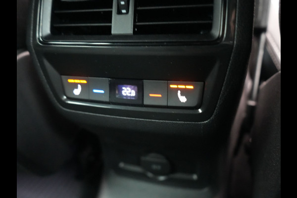 Škoda Karoq 1.5 TSI ACT Sportline Business DSG 150pk | Adaptive Cruise | Camera | Matrix LED | RS Sportstoelen Verwarmd | 18"L.M | Adaptive Onderstel | Keyless | Sfeerverlichting | Apple Carplay | Virtual | Navigatie | DAB |