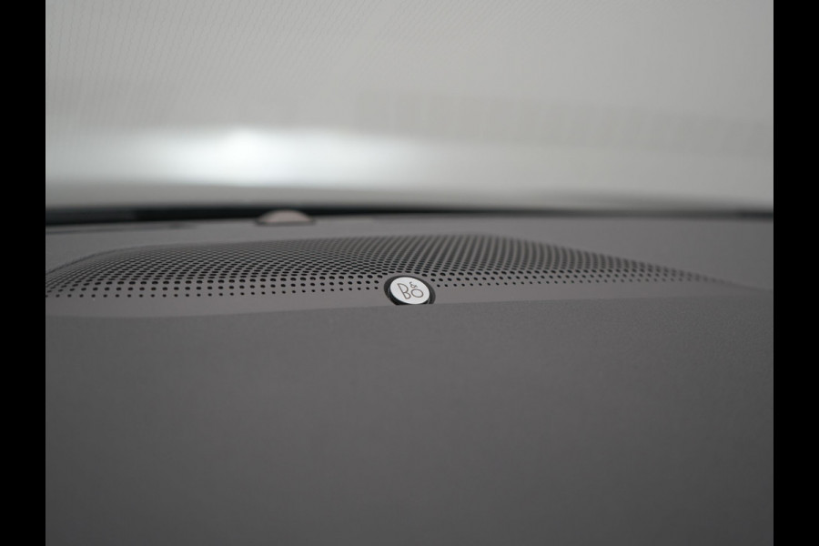 Ford Kuga 2.5 ST-Line PHEV 225pk | Camera | Bang & Olufsen Soundsystem | Alcantara Sportstoelen & Stuur Verwarmd | Keyless | Navigatie | Virtual | DAB | 18"L.M | Plug In Hybrid |