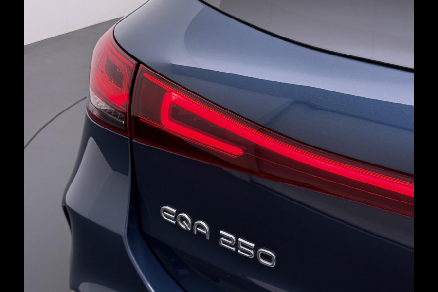 Mercedes-Benz EQA 250 AMG Line 67 kWh VAN € 34.900,- NU VOOR SLECHTS € 31.877,- | UW LENTEVOORDEEL € 4.023,-! | SOH 94% | DISTRONIC ADAPTIVE CRUISE | PANORAMADAK | 360 CAMERA | SFEERVERLICHTING | RIJKLAAR MET 12 MND BOVAG GARANTIE