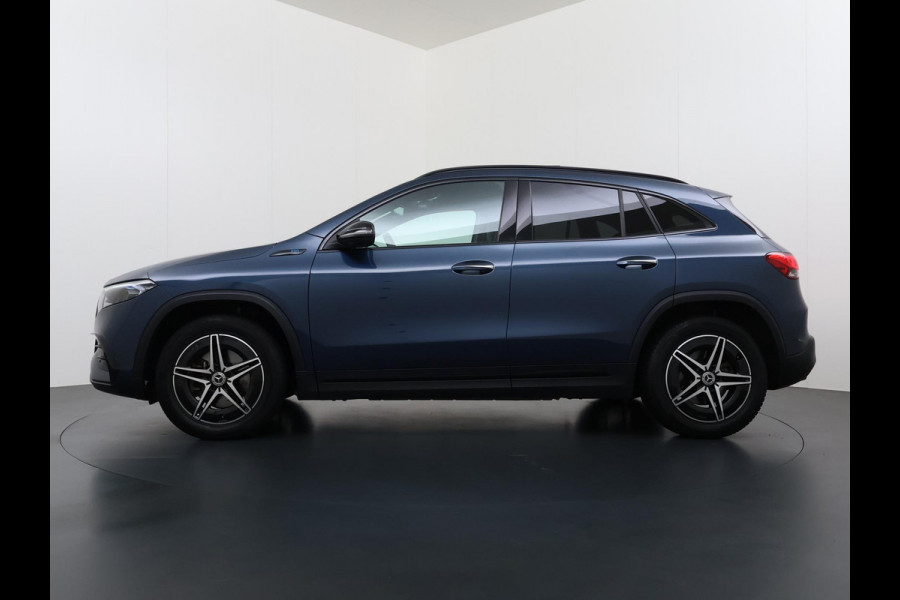 Mercedes-Benz EQA 250 AMG Line 67 kWh VAN € 34.900,- NU VOOR SLECHTS € 31.877,- | UW LENTEVOORDEEL € 4.023,-! | SOH 94% | DISTRONIC ADAPTIVE CRUISE | PANORAMADAK | 360 CAMERA | SFEERVERLICHTING | RIJKLAAR MET 12 MND BOVAG GARANTIE