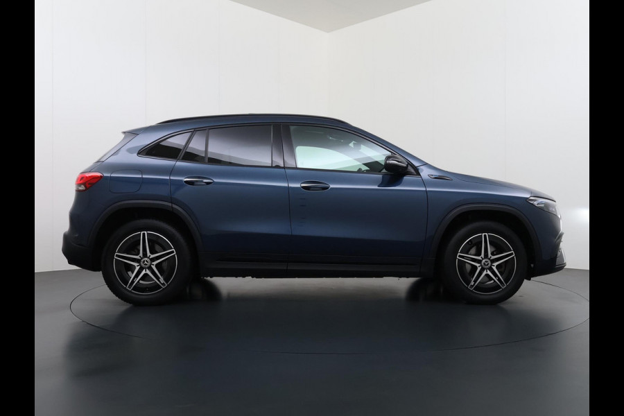 Mercedes-Benz EQA 250 AMG Line 67 kWh VAN € 34.900,- NU VOOR SLECHTS € 31.877,- | UW LENTEVOORDEEL € 4.023,-! | SOH 94% | DISTRONIC ADAPTIVE CRUISE | PANORAMADAK | 360 CAMERA | SFEERVERLICHTING | RIJKLAAR MET 12 MND BOVAG GARANTIE