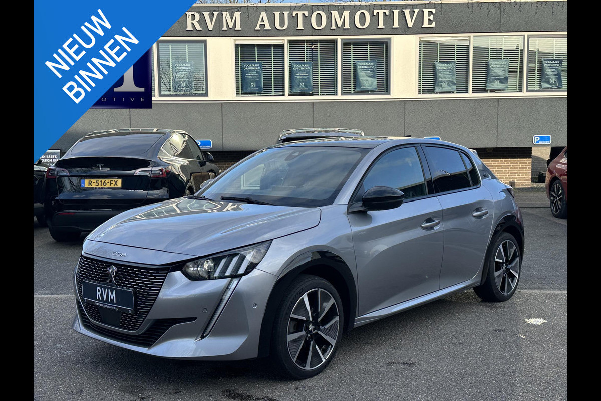 Peugeot e-208 EV GT Pack 50 kWh VAN € 17.900,- VOOR € 16.440,- UW LENTEVOORDEEL € 1.460,-! | 3- FASE LADER | STOELVERWARMING  | CAMERA | PANOROMA DAK |  RIJKLAAR 12 MND BOVAG GARANTIE |
