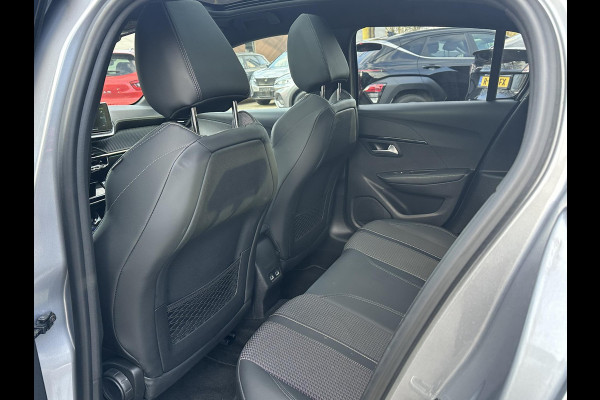 Peugeot e-208 EV GT Pack 50 kWh VAN € 17.900,- VOOR € 16.440,- UW LENTEVOORDEEL € 1.460,-! | 3- FASE LADER | STOELVERWARMING  | CAMERA | PANOROMA DAK |  RIJKLAAR 12 MND BOVAG GARANTIE |
