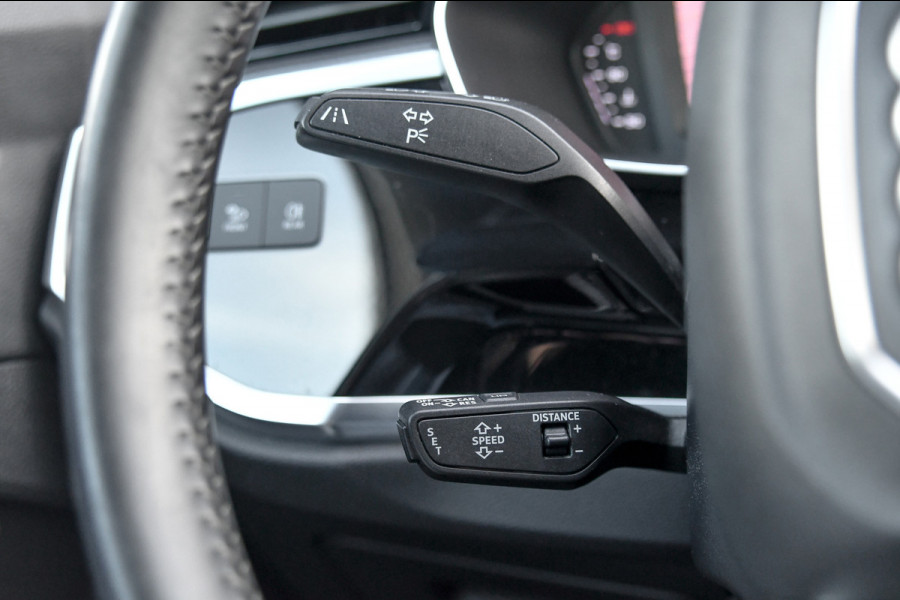 Audi Q3 35 TFSI 3x S-line. ACC, Camera, Matrix, Dodehoek, Stoelverw!