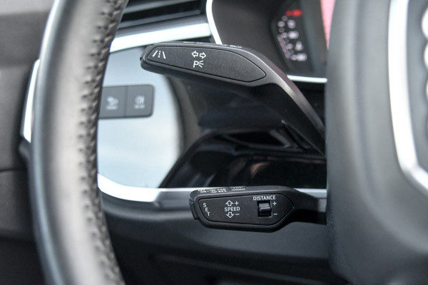 Audi Q3 35 TFSI 3x S-line. ACC, Camera, Matrix, Dodehoek, Stoelverw!