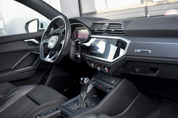 Audi Q3 35 TFSI 3x S-line. ACC, Camera, Matrix, Dodehoek, Stoelverw!