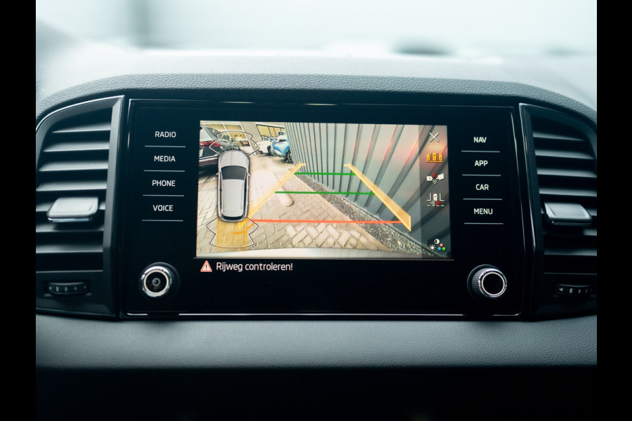 Škoda Karoq 1.5 TSI ACT Sportline Business | Elk. A-klep | Camera | Lane Assist | Stoel & Stuur verw. | Prijs Rijklaar!!