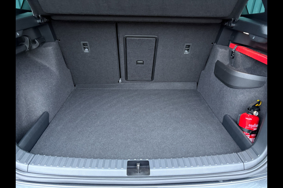 Škoda Karoq 1.5 TSI ACT Sportline Business | Elk. A-klep | Camera | Lane Assist | Stoel & Stuur verw. | Prijs Rijklaar!!