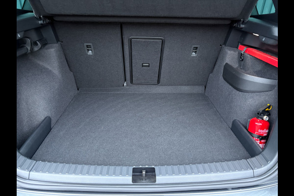 Škoda Karoq 1.5 TSI ACT Sportline Business | Elk. A-klep | Camera | Lane Assist | Stoel & Stuur verw. | Prijs Rijklaar!!