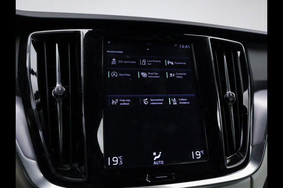 Volvo V60 2.0 T5 Sport (APPLE CARPLAY,NAVI,CAMERA,SPORTSTOELEN,LED,PDC,GETINT,NETTESTAAT)