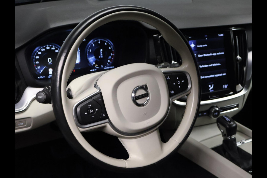 Volvo V60 2.0 T5 Sport (APPLE CARPLAY,NAVI,CAMERA,SPORTSTOELEN,LED,PDC,GETINT,NETTESTAAT)