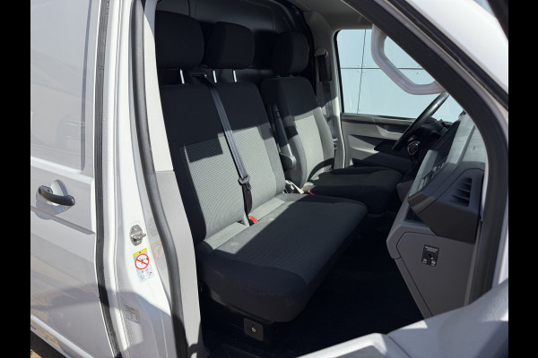 Volkswagen E-Transporter 113PK L2H1 138KM WLTP Trekhaak 100% Elektrisch Transporter Airco Stoelverwarming Parkeersensoren
