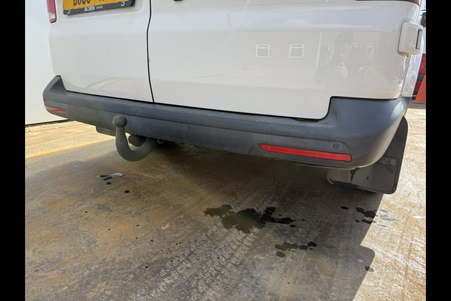 Volkswagen E-Transporter 113PK L2H1 138KM WLTP Trekhaak 100% Elektrisch Transporter Airco Stoelverwarming Parkeersensoren